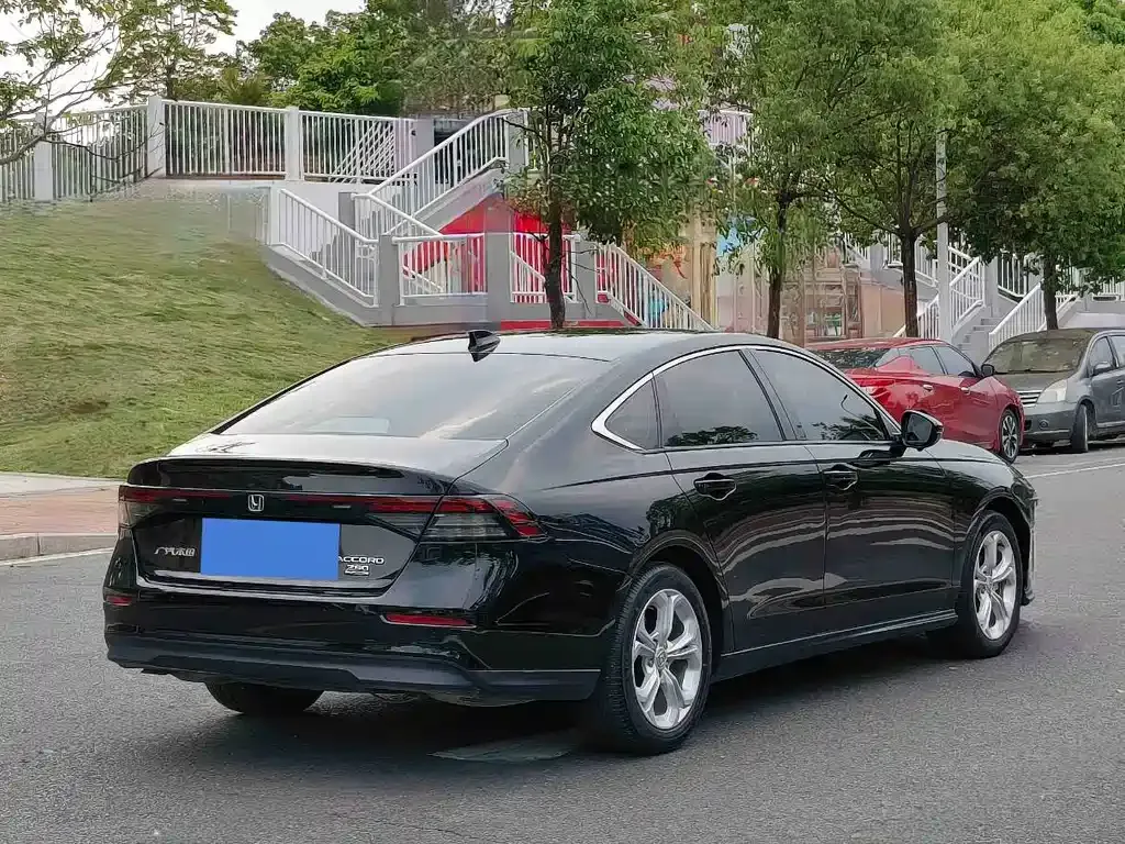Honda Accord — фото 10