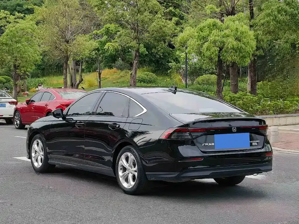 Honda Accord — фото 6