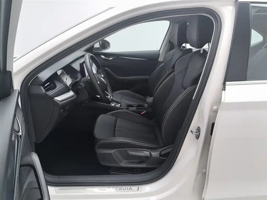 Skoda Octavia — фото 9