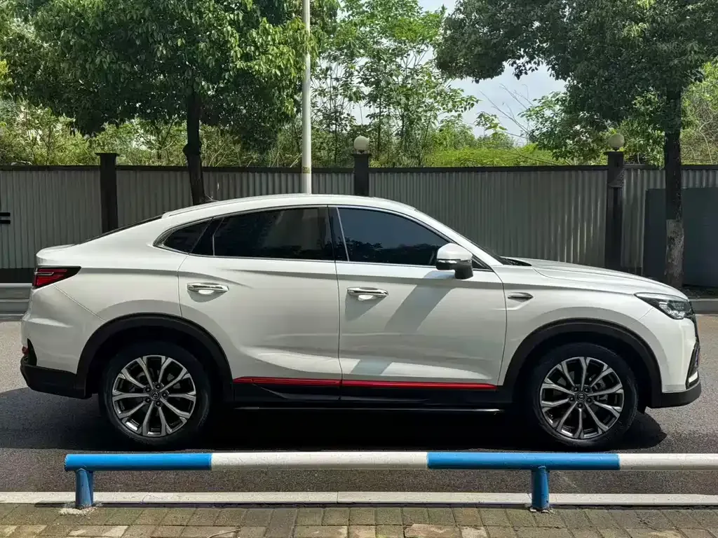 Changan CS85 COUPE — фото 10