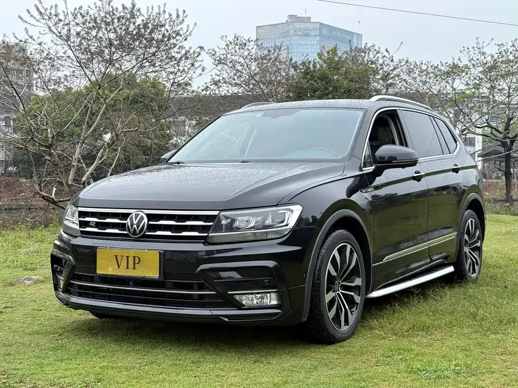 Volkswagen Tiguan L — фото 1