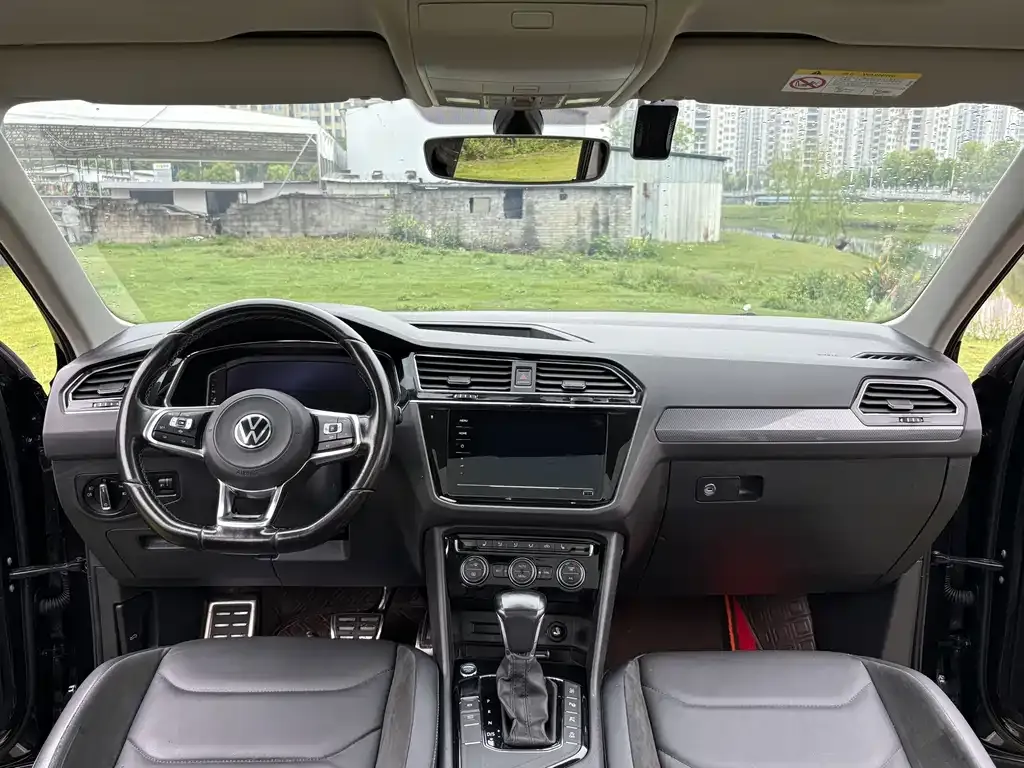 Volkswagen Tiguan L — фото 3