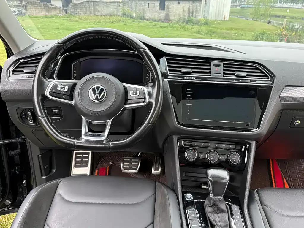 Volkswagen Tiguan L — фото 2
