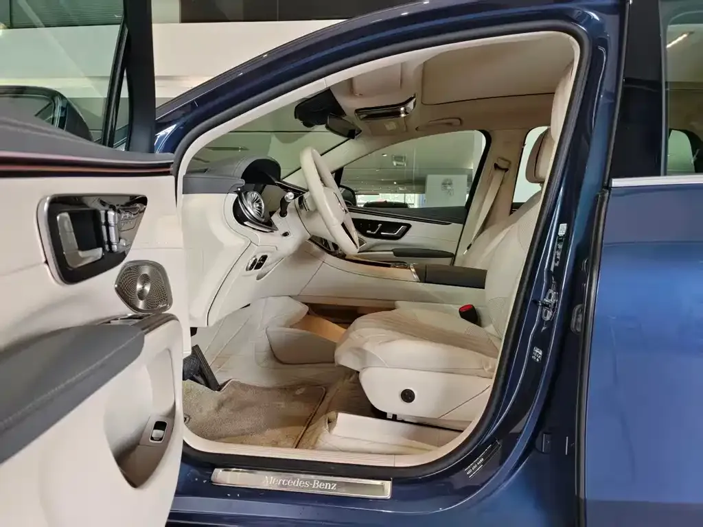 Mercedes-Benz EQS SUV — фото 8