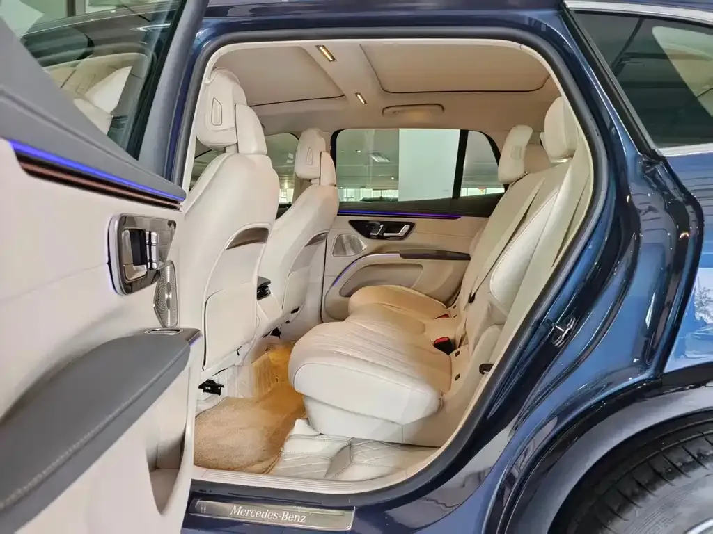 Mercedes-Benz EQS SUV — фото 6