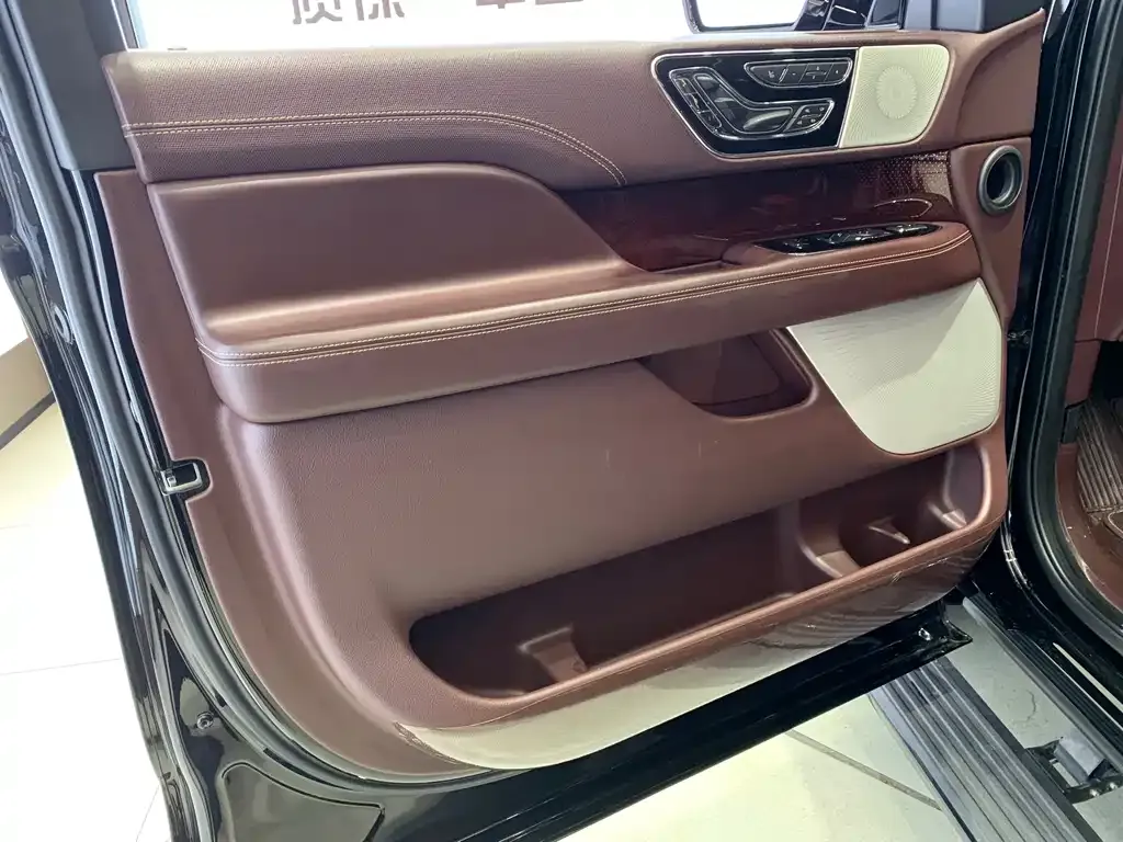 Lincoln Navigator — фото 10