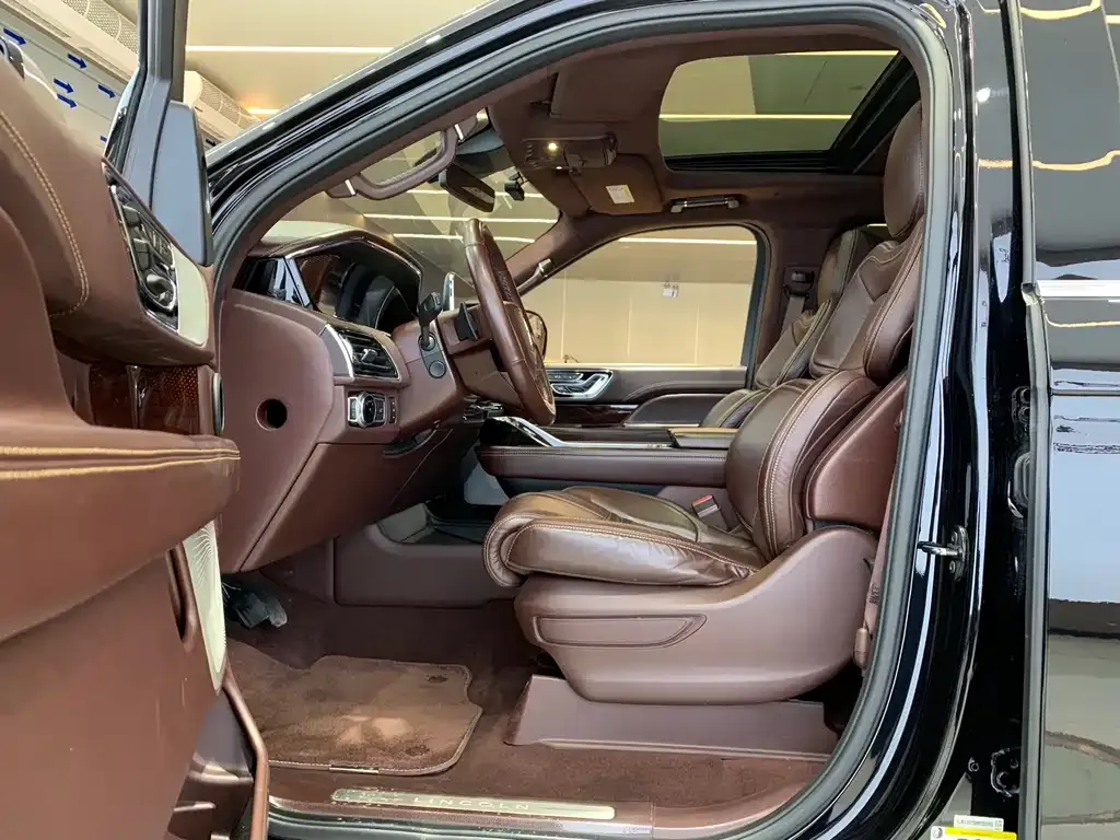 Lincoln Navigator — фото 9