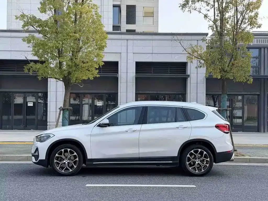 BMW X1 — фото 9