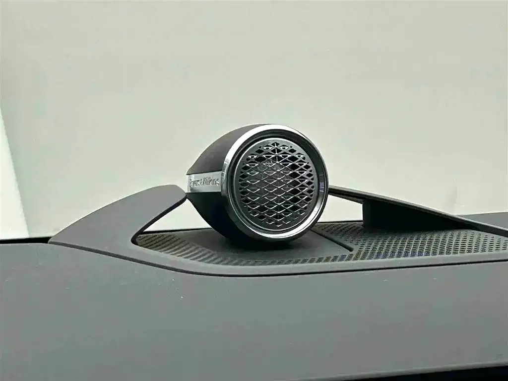 Volvo EM90 — фото 2