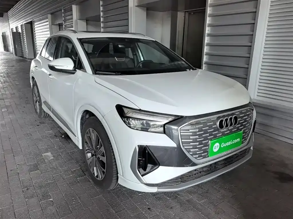 Audi Q4 e-tron — фото 10