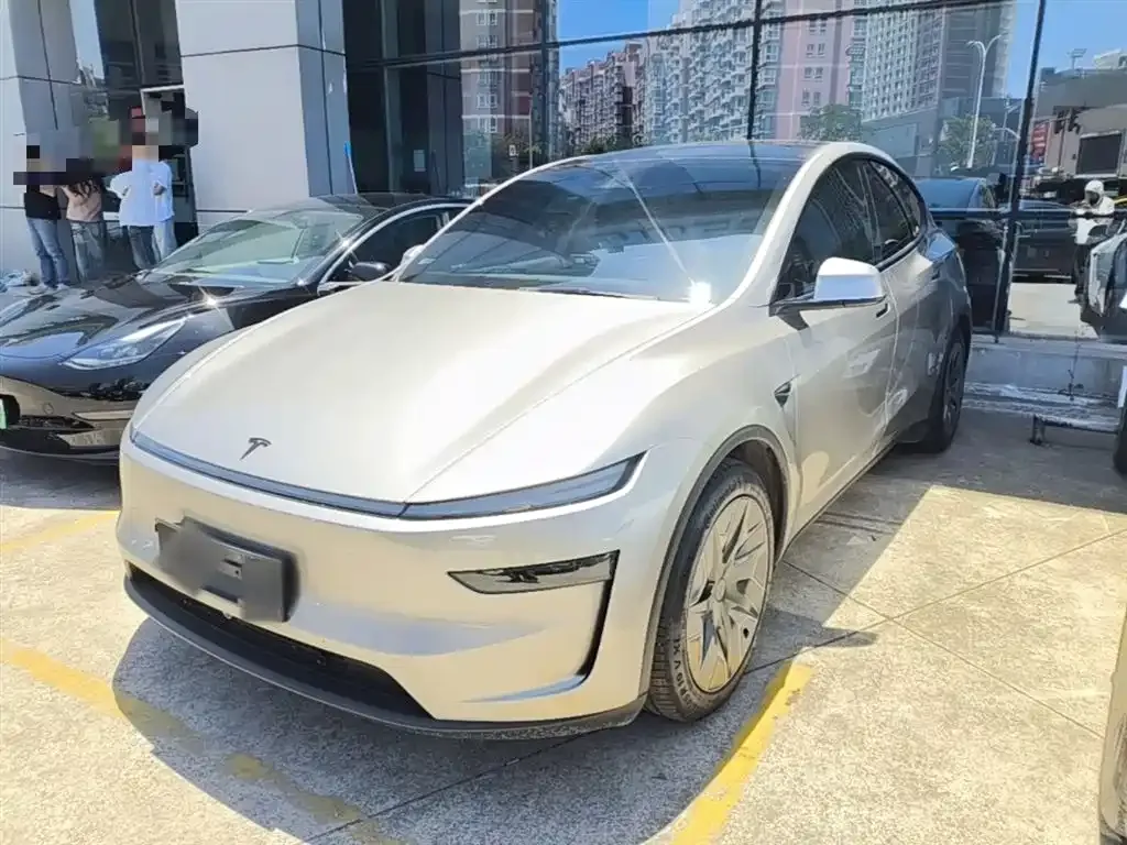 Tesla Model Y L — фото 2