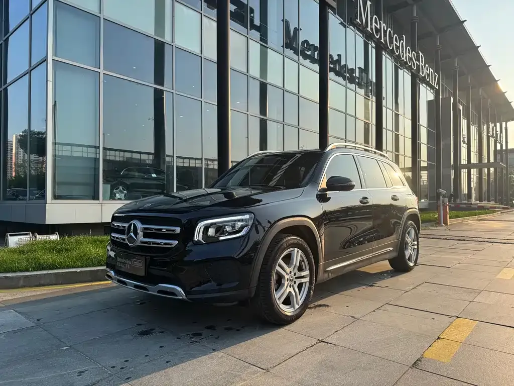 Mercedes-Benz GLB — фото 1