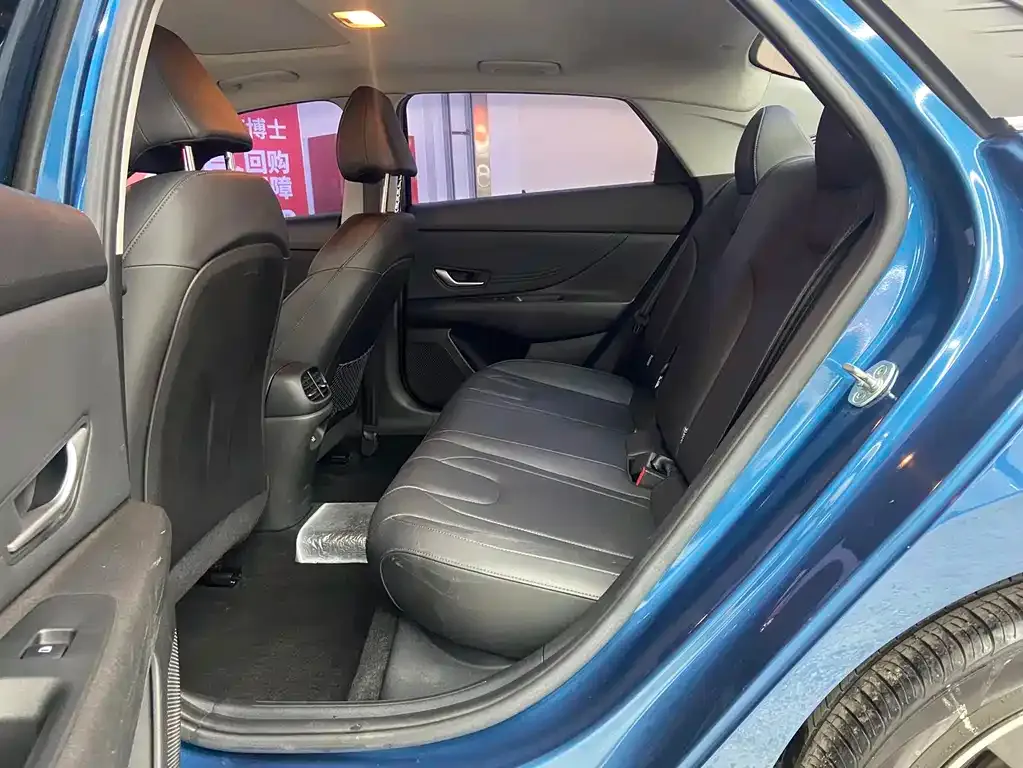 Hyundai Elantra — фото 3