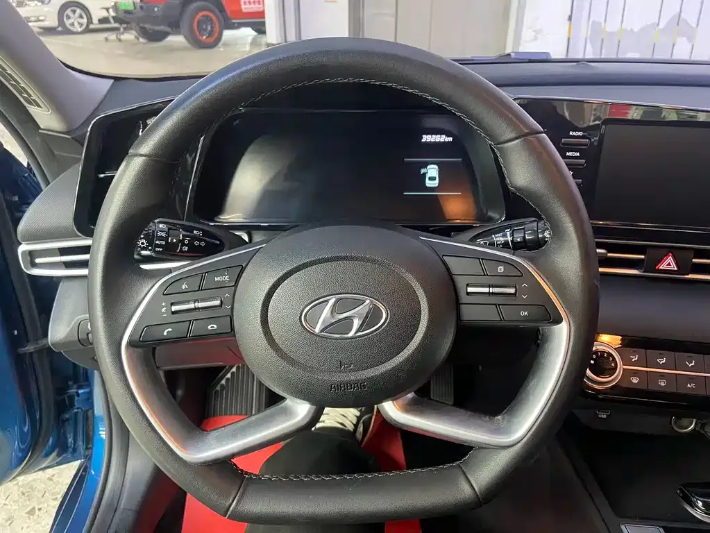 Hyundai Elantra — фото 4