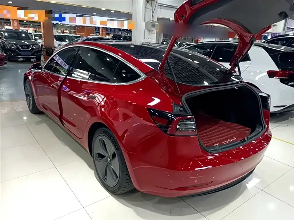 Tesla Model 3 — фото 8