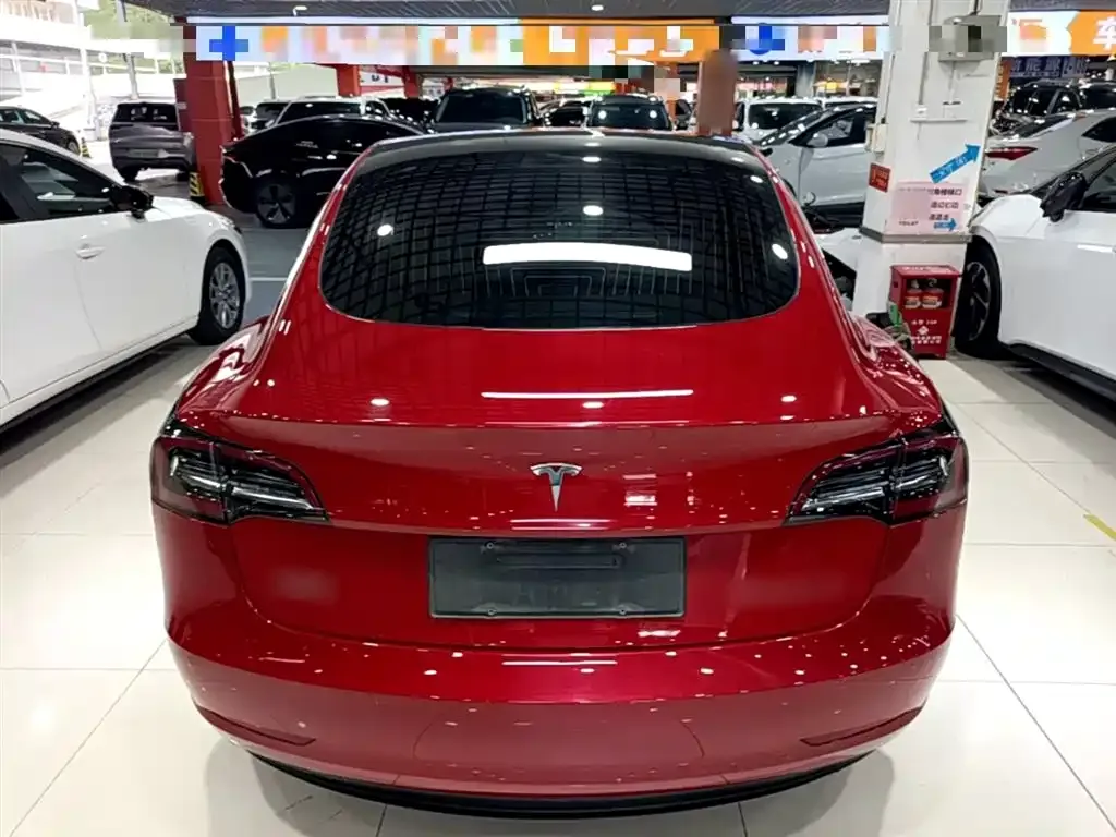 Tesla Model 3 — фото 10