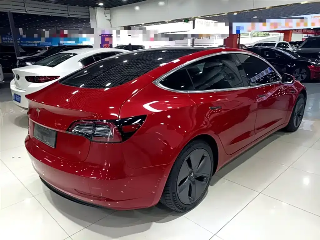 Tesla Model 3 — фото 3