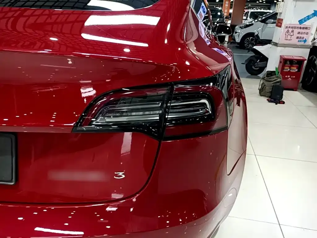 Tesla Model 3 — фото 2