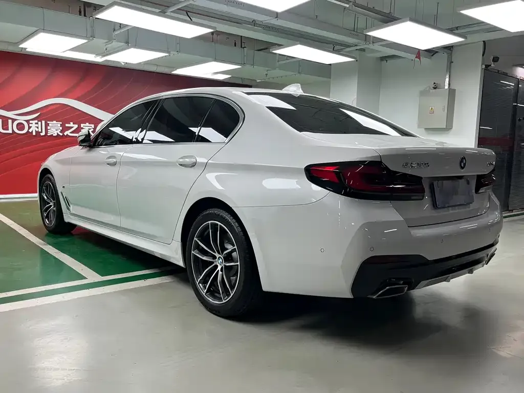 BMW 5 Series — фото 4
