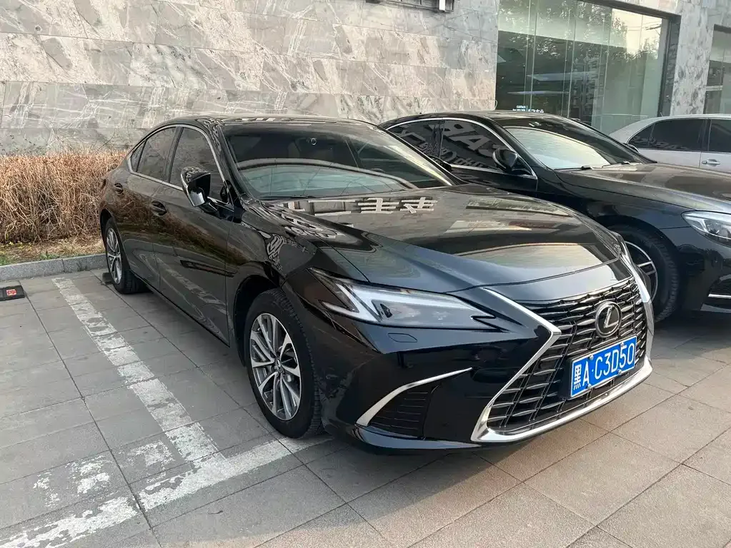 Lexus ES — фото 1
