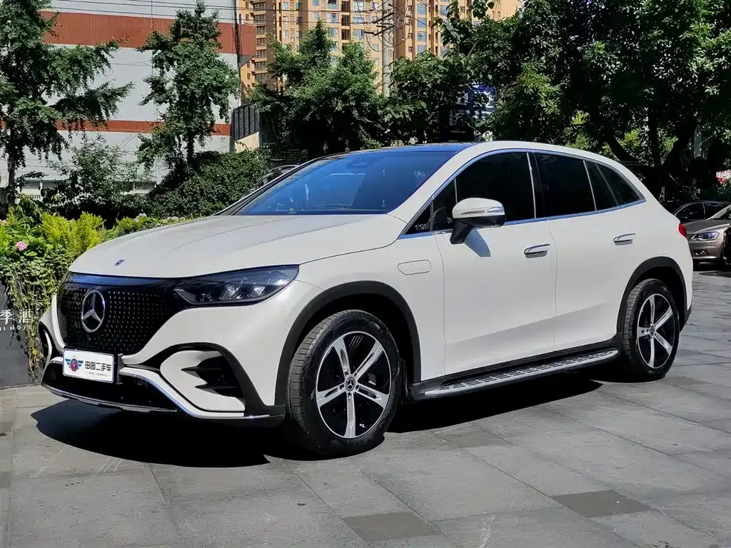 Mercedes-Benz EQE SUV — фото 1