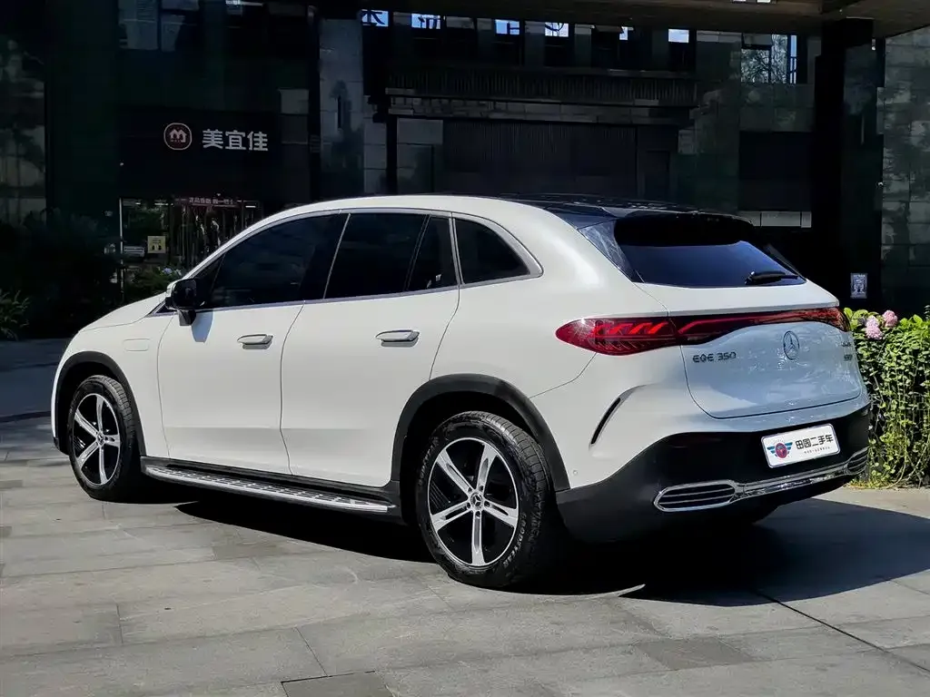 Mercedes-Benz EQE SUV — фото 5