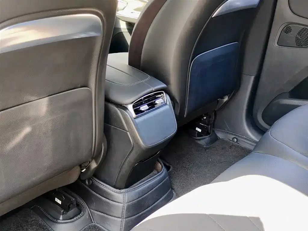 Mercedes-Benz EQE SUV — фото 2