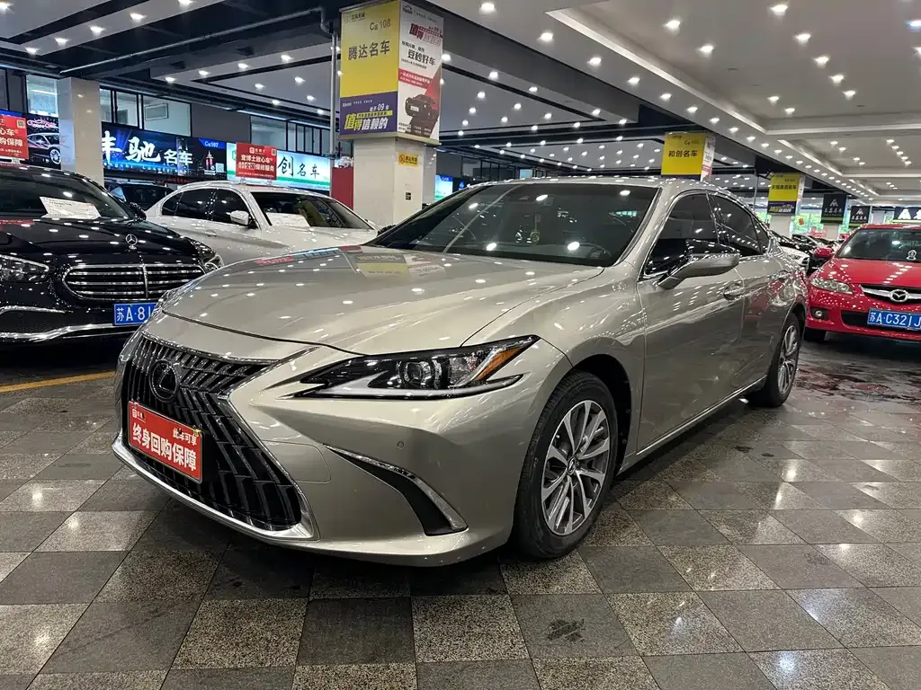 Lexus ES — фото 1
