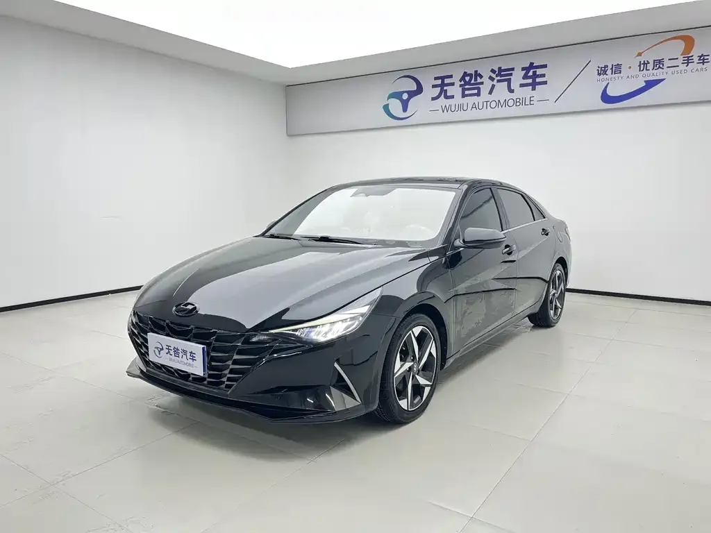 Hyundai Elantra — фото 1