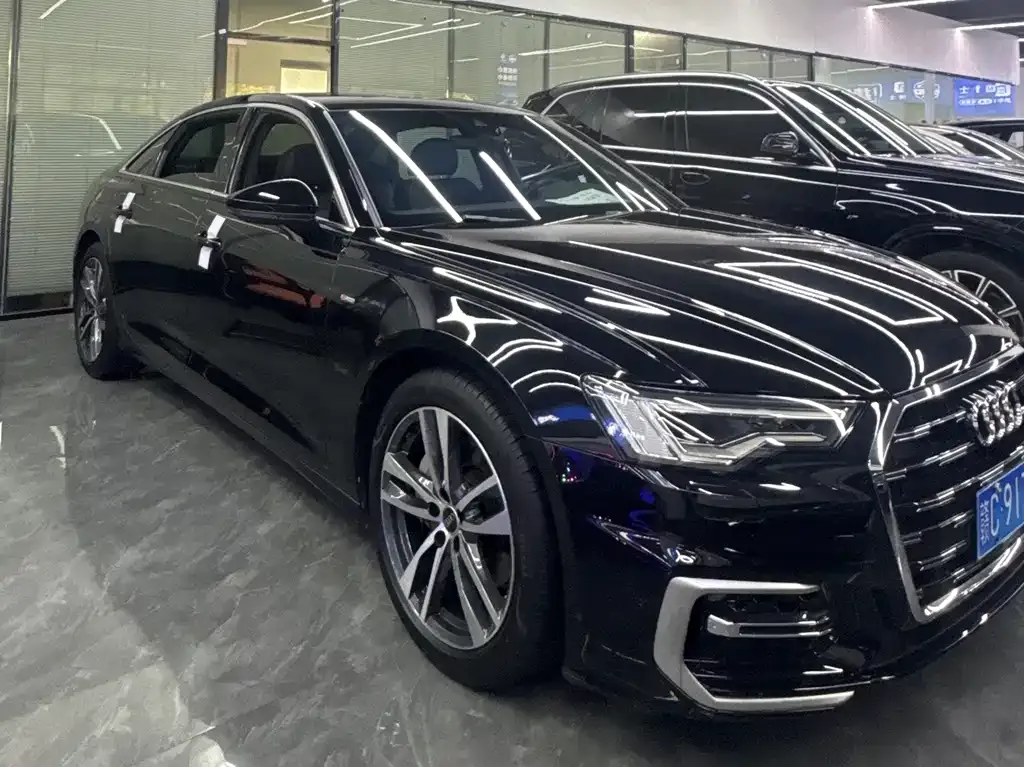 Audi A6L — фото 1