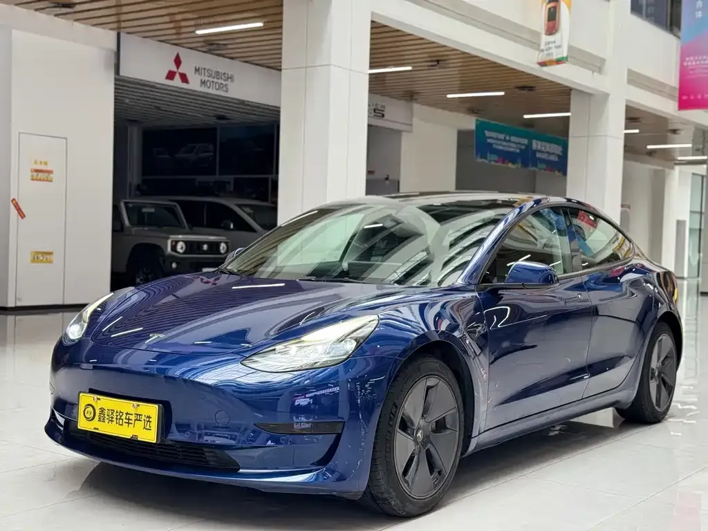 Tesla Model 3 — фото 1