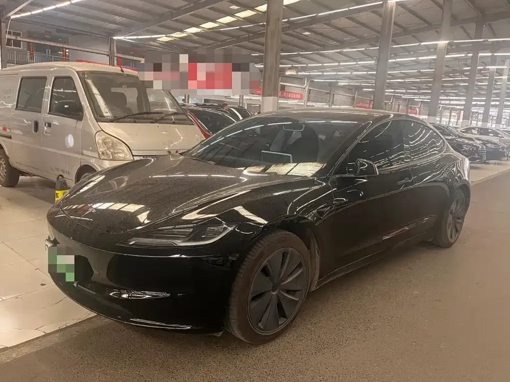 Tesla Model 3 — фото 1