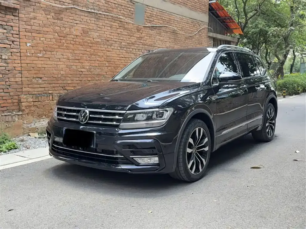 Volkswagen Tiguan L — фото 1