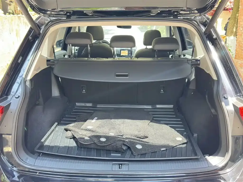 Volkswagen Tiguan L — фото 3