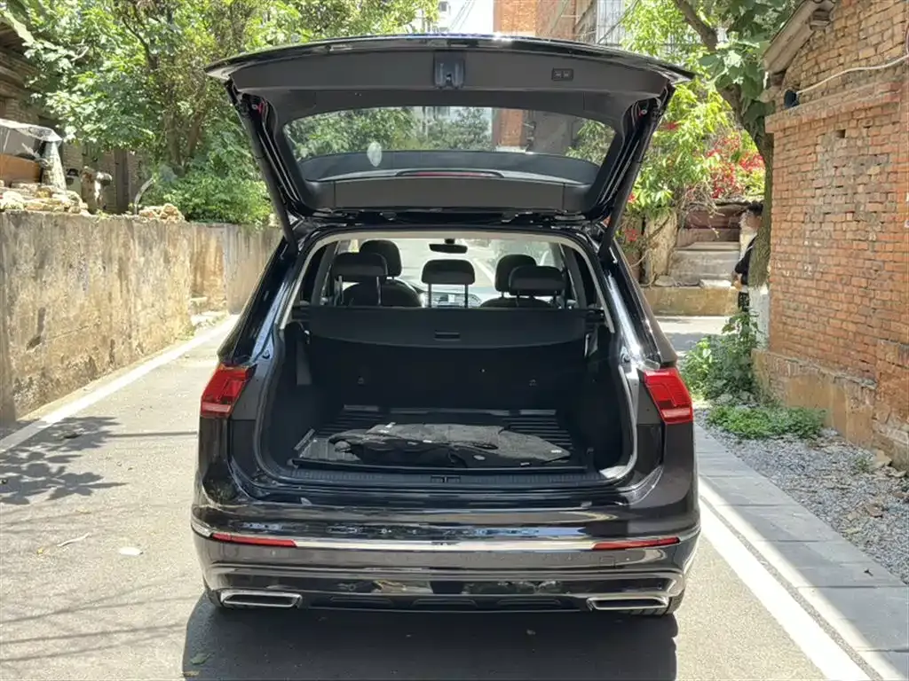 Volkswagen Tiguan L — фото 2
