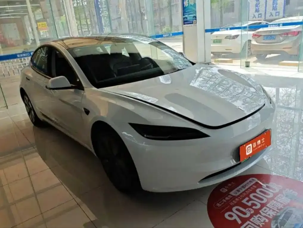 Tesla Model 3 — фото 1