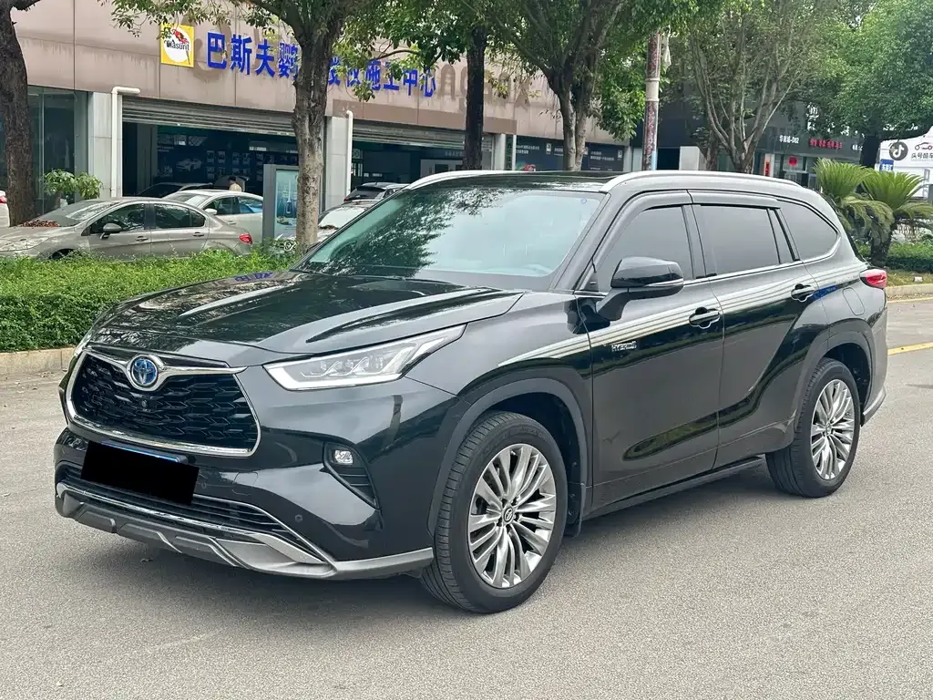 Toyota Highlander — фото 1