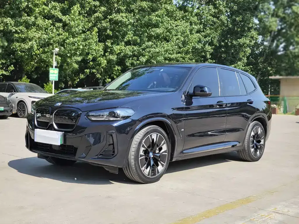 BMW iX3 — фото 1