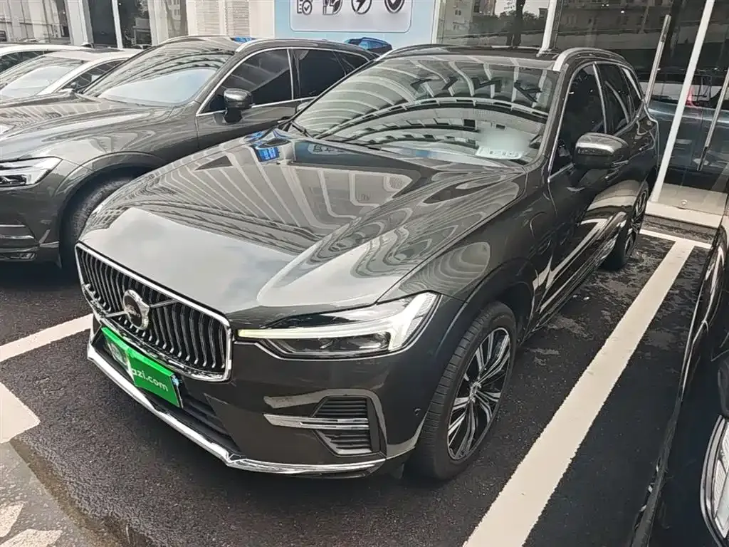 Volvo XC60 PHEV — фото 1