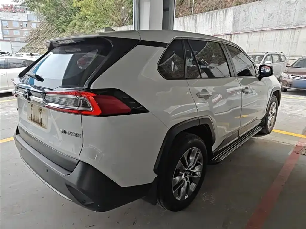 Toyota Wildlander — фото 10