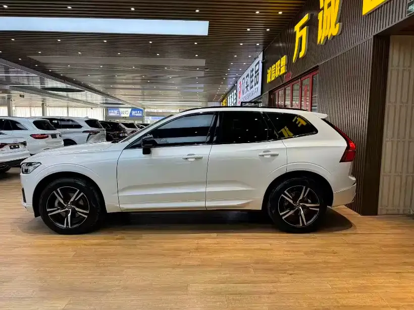 Volvo XC60 — фото 4