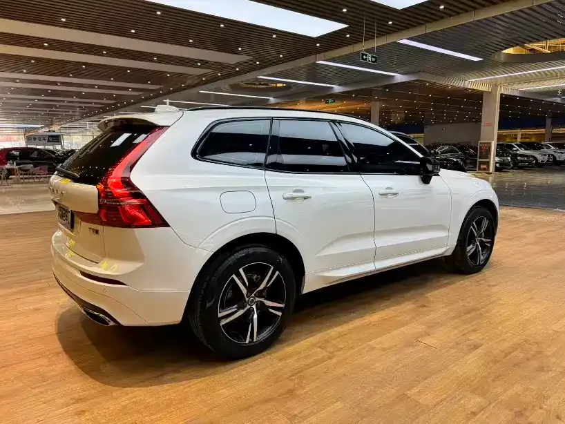 Volvo XC60 — фото 6