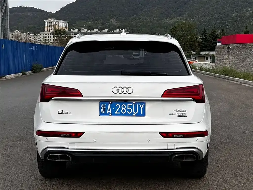Audi Q5L — фото 5