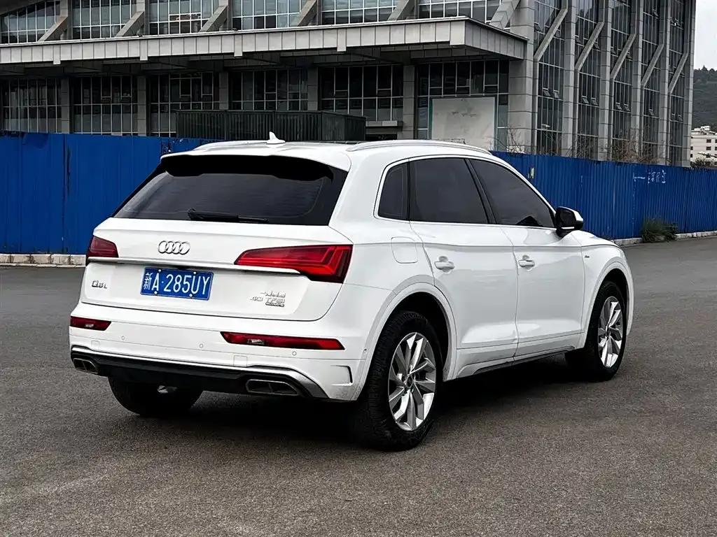Audi Q5L — фото 6
