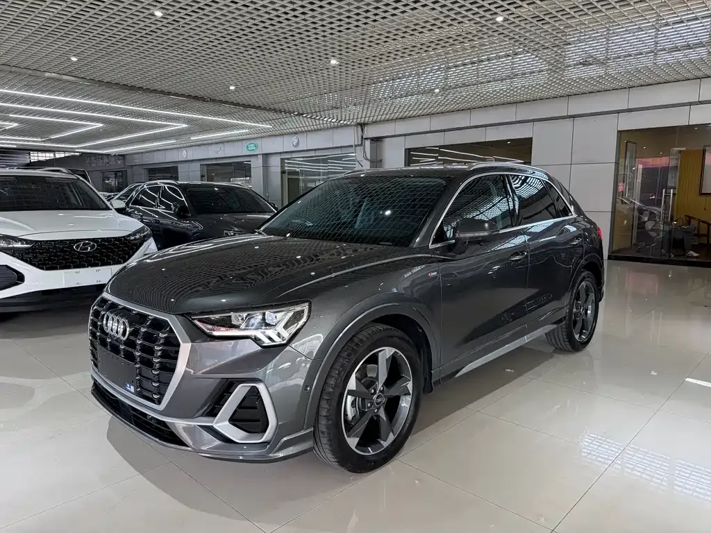 Audi Q3 — фото 1
