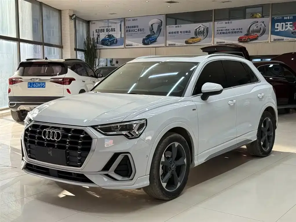 Audi Q3 — фото 1