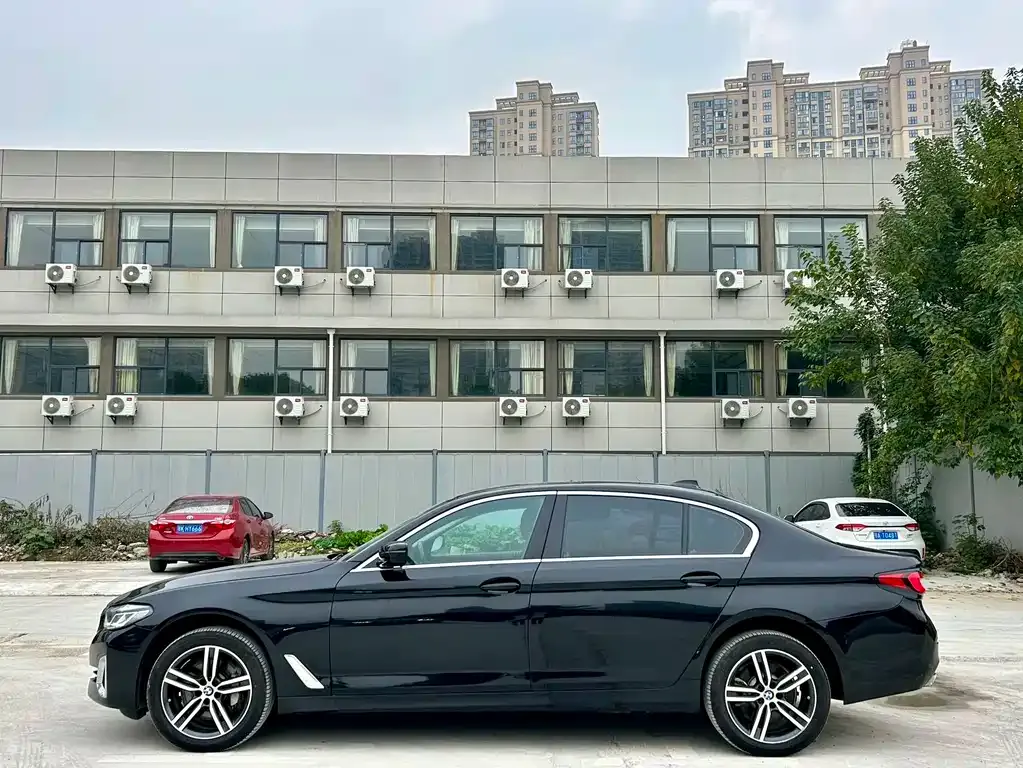 BMW 5 Series — фото 9