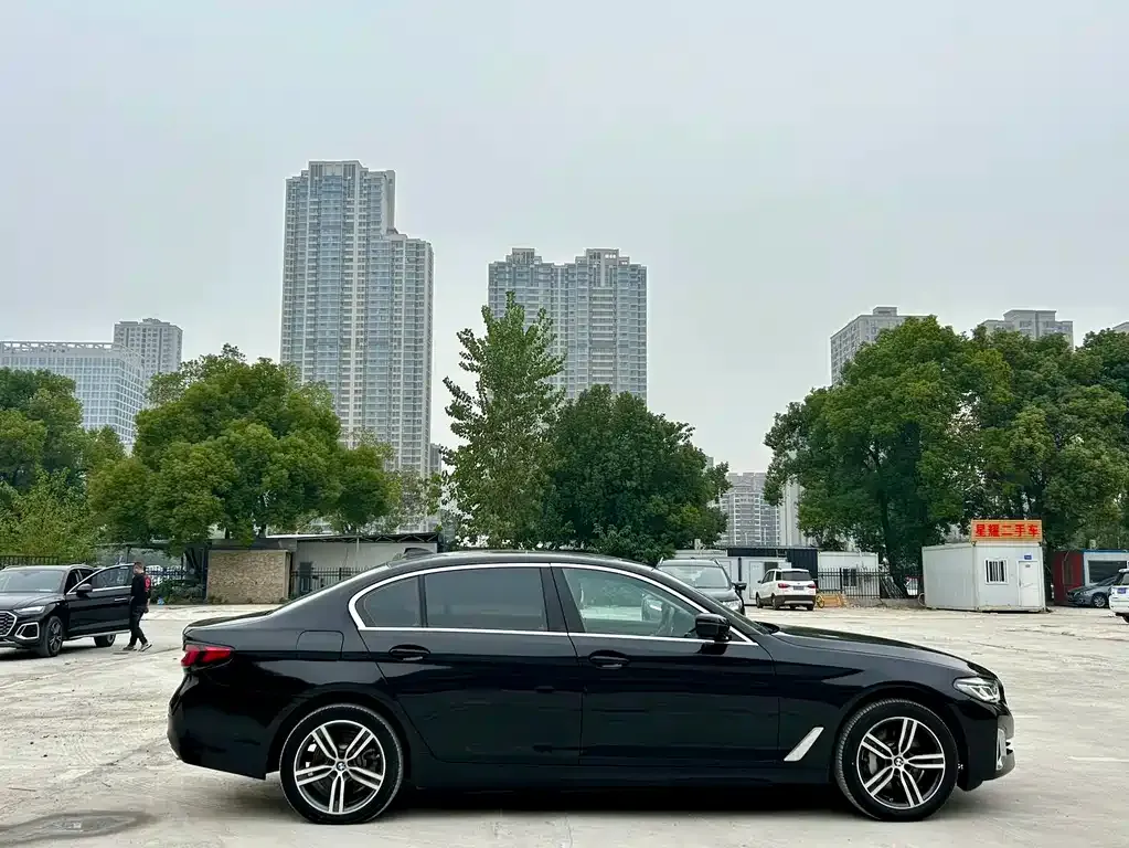 BMW 5 Series — фото 4