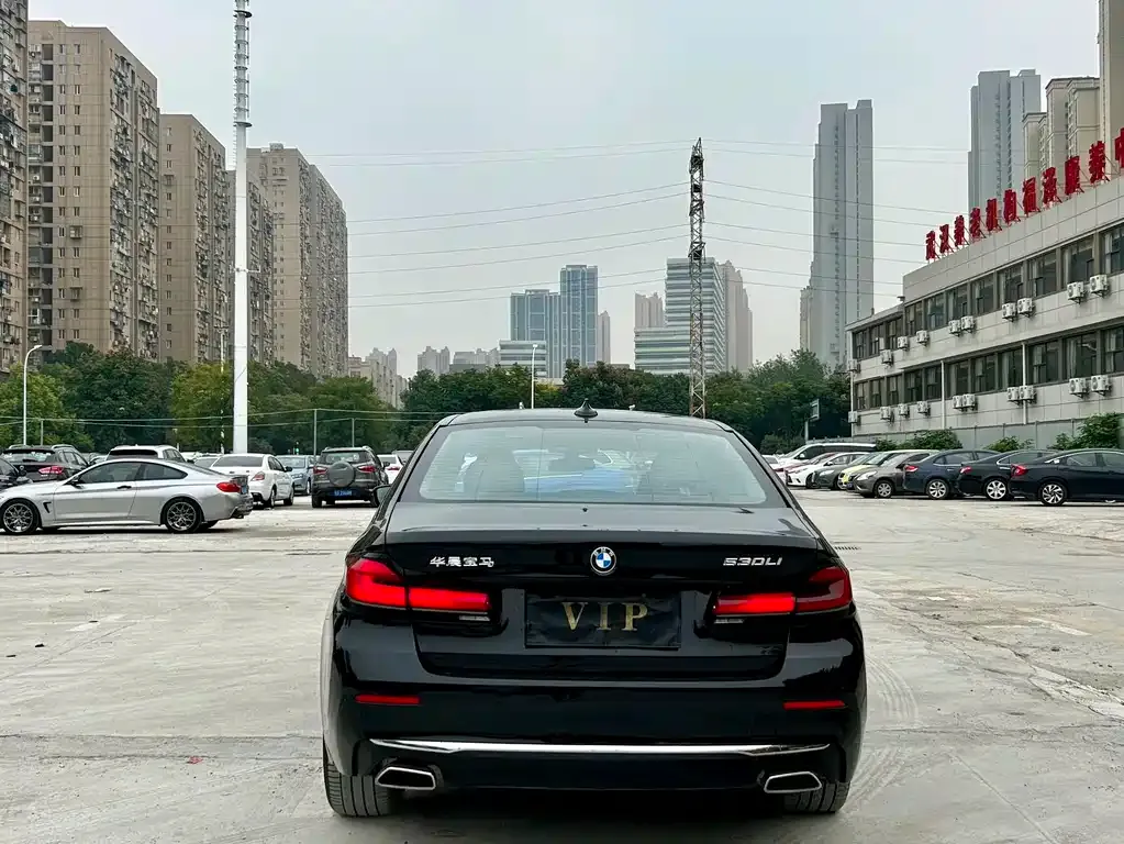 BMW 5 Series — фото 10