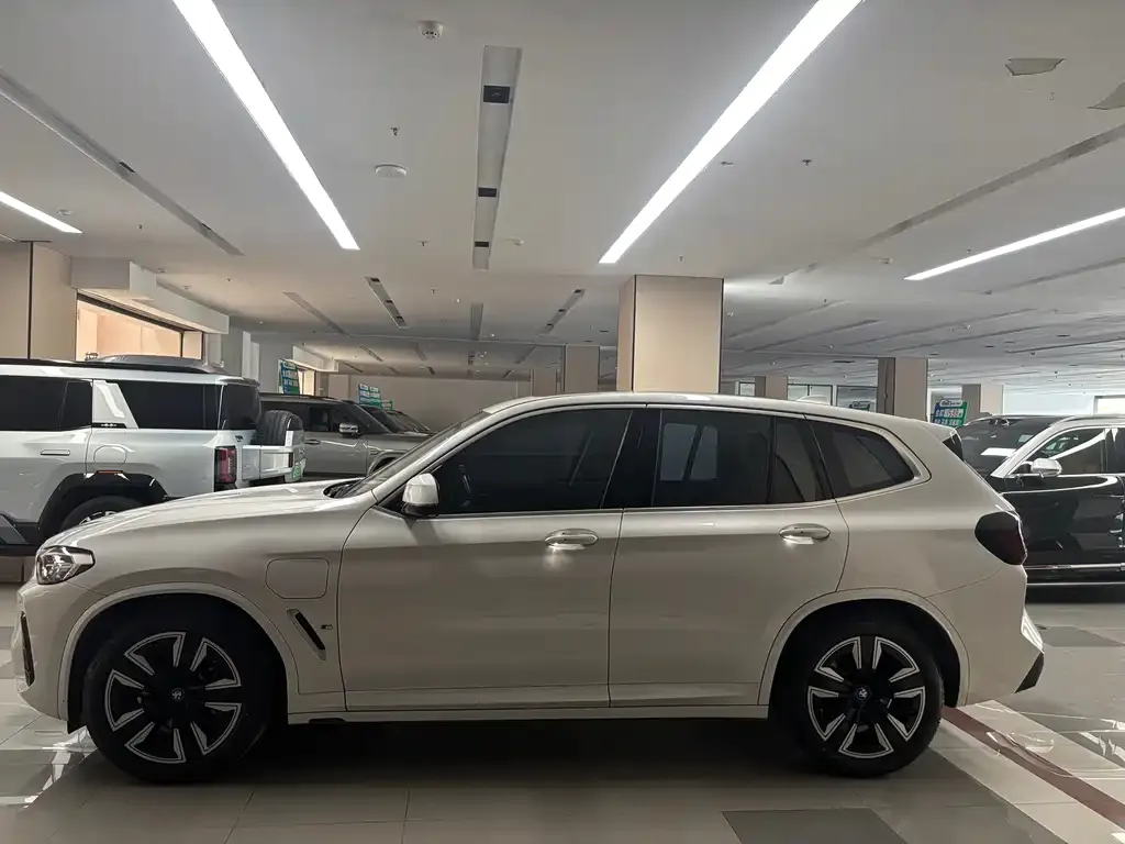 BMW iX3 — фото 6